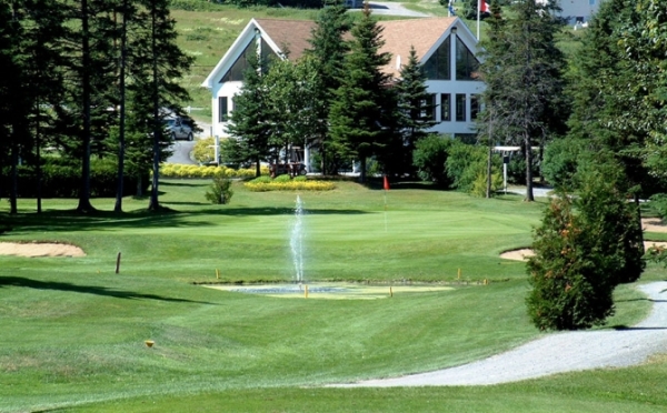 Forfait Golf de la Vallée des Lacs Club de Golf Témis hébergement hotel chateau fraser